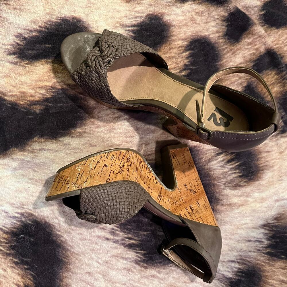 R2 Ankle Strap Heels Open Toe w/ Knot Top Size 10 Taupe